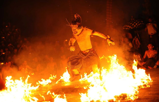 Uluwatu Temple Tour + Kecak Dance - Photo 2