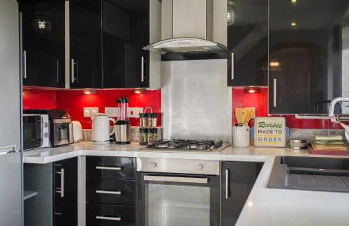 Stylish 3BR Home - Sleeps 7 - 15 Min to City Centre, Parking Garden & Fast Wi-Fi - Foto 7