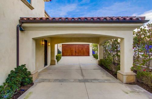 Mediterranean Beauty with Rooftop Deck and Views - Foto 71