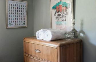 Southeast Portland Comfy & Eclectic Craftsman Home - Foto 13