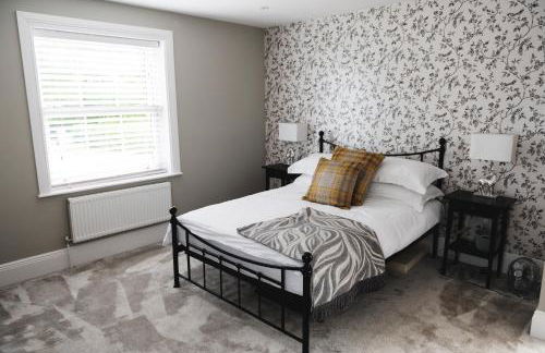 Large Country House with Hot Tub, Pool Table, and Log Burner - Photo 61