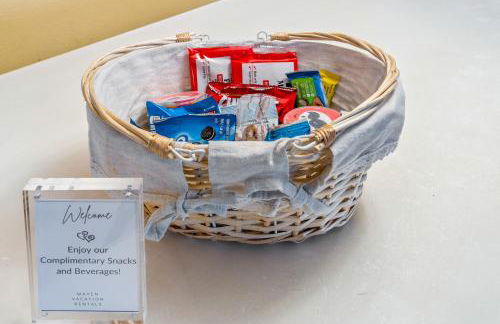 Walk to The Ave- Heated Pool, Spa, Golden Tee and Putting Green - mins to Beach- by Maven Vacation Rentals - Foto 19