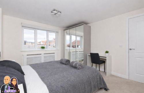 Kirkstall by Alt-Stay Contractor Accommodation - 4 Bed Contractor Home With Parking, Wi-Fi & Full Kitchen - Ideal For Long stays - Foto 12