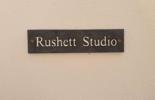 Cosy detached studio- walking distance to CWOA! - Photo 9