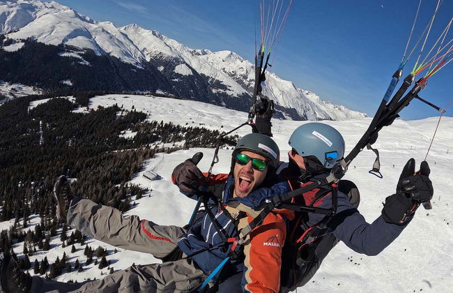 Volo in parapendio sulle Alpi svizzere - Foto 11