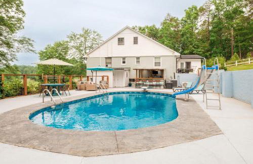 Mountain View Bungalow Near Breweries, Trails, Pool and Waterfalls - Foto 36