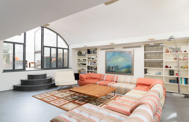 Luxury Duplex with Rooftop by FeelHome - Photo 13