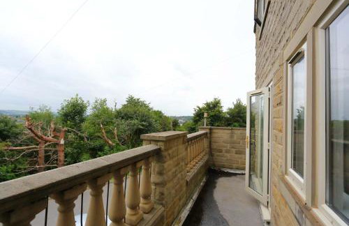 Spacious Dewsbury Home, 8 beds, sleeps 10, Free Parking and Wifi, 3 TVs, Close to motorways - Foto 31