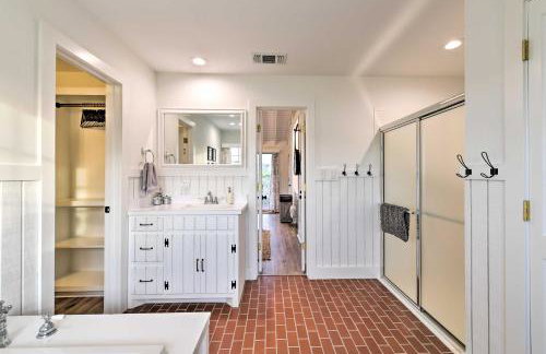 Spacious Getaway about 12 Acres, Views, and Hot Tub! - Foto 20