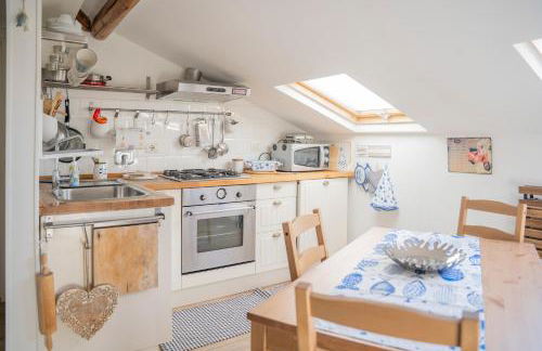 049 - Attico ELEGANTE, 10 minuti a piedi da MARE e SPIAGGIA - POSTO AUTO PRIVATO GRATIS - Foto 25