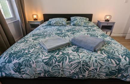 Logement MAZEL - Hypercentre - Parking et Gare proche - WIFI - Spacieux et Moderne - Tout confort - Géré par PrestaZen'Services - Foto 4