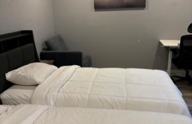 PHX Airport 9BR, 7BA, BBQ, events and pets Allowed - Photo 18