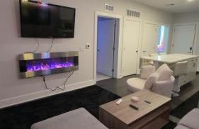 The 513 Flat 2! 1BR, 1Bath Apt with Pool and Riverfront View! Free Gated Parking! Only Steps from The banks & Stadiums! - Foto 5