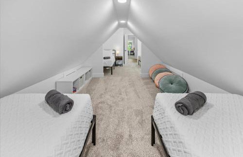 Farm House DT Indy with Pool Table - Photo 39