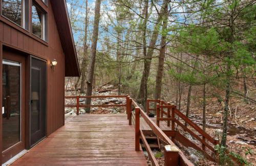 Loft Wood Stove Fire Pit Grill & Deck on Creek - Foto 39