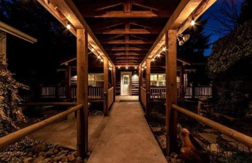 Little Bear's Bungalow; Log Cabin w/Mountain views - Foto 15