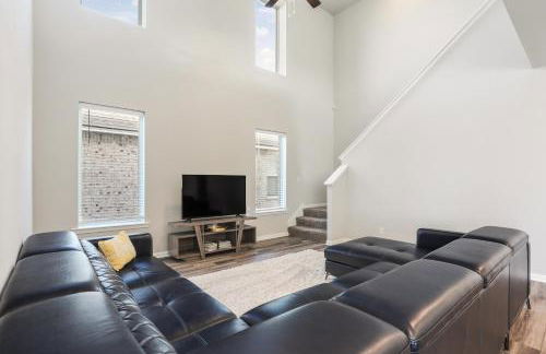 5BR 3BA Waterfront Home Near Highway and Area Attractions - Foto 3