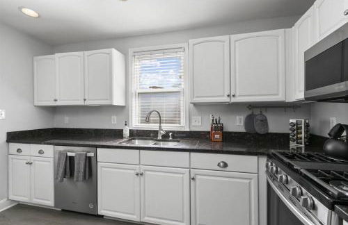 Capitol Hill Stay Like No Other - Photo 32