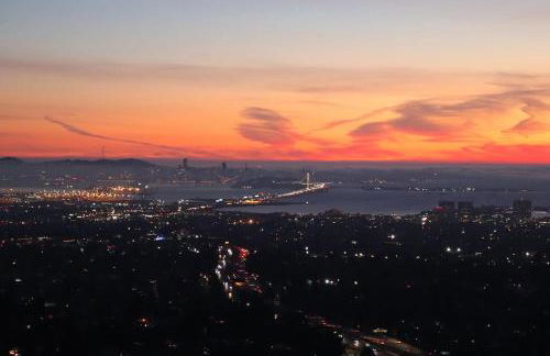 Luxurious Hillside Home wAC & Gorgeous SF Views! - Foto 42