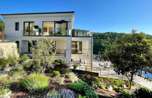 Villa White Pearl Opatija Luxury Stay with Pool and Sea View - Foto 1