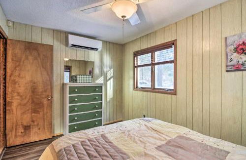 Cabin Getaway with Private Dock, Walk to Trail! - Foto 13