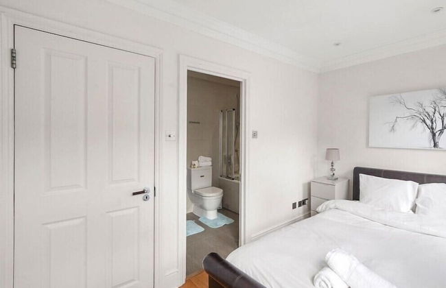 The Hertford Boutique - Photo 8