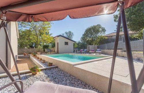 Malerische Villa mit Privatpool, mediterranem Garten, Outdoor-Kueche, Waschmaschine, Trockner - Photo 29