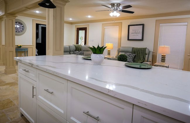 5Bdrm 3.5Bath 12Beds - HOME BIG AS TEXAS - Foto 8