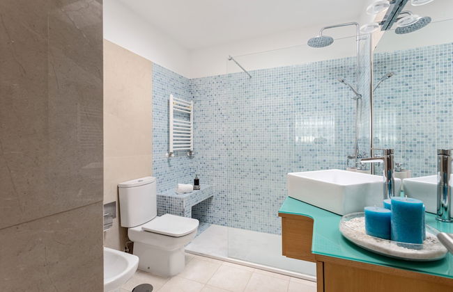 JOIVY Sleek House W/Balcony & 2 Terraces In Porto - Foto 22