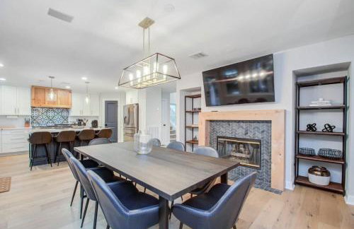 Luxury Mansion Dream Home - 6 Bed Pool Grill - Photo 5