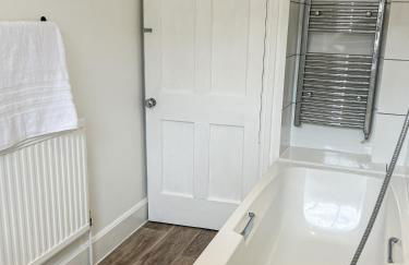 Characterful Cottage - Sleeps 6 - Parking - High Street - Photo 35