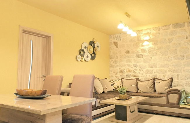 Chic and Elegant Flat Near Beach in Montenegro - Photo 4
