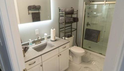 Modern 3BDRM, Renovated, Spacious & Central - Foto 2