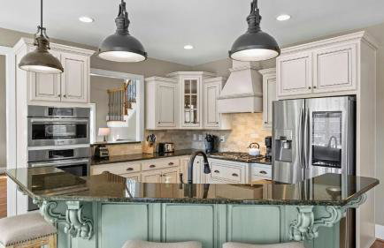 Sleeps 22, Lakefront w/ Private Dock & Pool, 2 Houses Lake Living by Avantstay - Foto 40