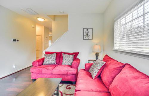 Cozy Greensboro Townhome with Community Pool and Grill - Foto 12