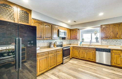 Beach and Dock! Lakefront Ozarks A-Frame Retreat - Foto 10