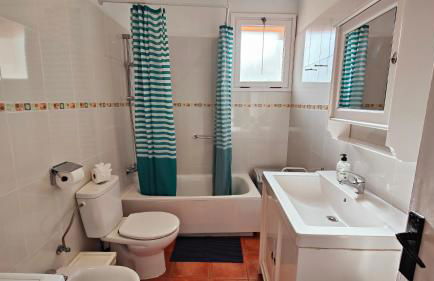 Apartamento con jardín a 11 metros de la playa. CG. - Foto 33