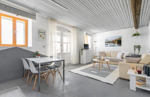 Waterview Apartments - Koru Apartment and pool - Photo 7