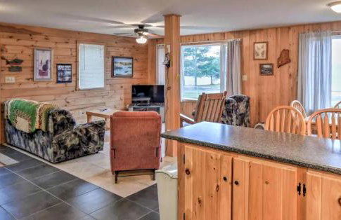 Charming Four-Bedroom Cabin Rental near Long Lake in Aroostook County, Maine - Foto 7