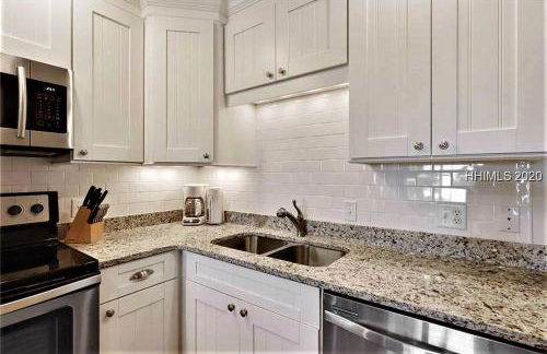 Direct Oceanfront Private Villa Overlooking Pool/Beach - South Forest Beach - Right next to Coligny Plaza - Foto 42