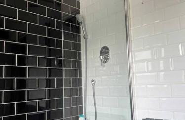 Large 4 Bedroom 3 Bathroom Town House with Secure Parking by Amazing Spaces Relocations Ltd - Foto 13