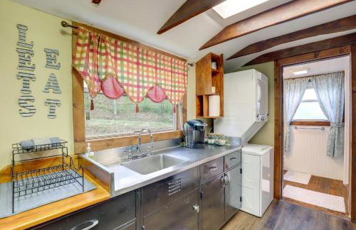 Cozy Mars Hill Farmhouse with Scenic Views - Foto 9