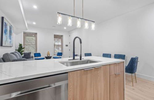 Capitol View 2 DC Townhouse Condo with Private Backyard and Garage Parking - Foto 25