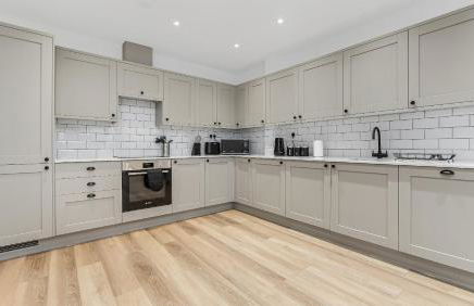 JD Apartments - Urban Retreat with Patio - Foto 5