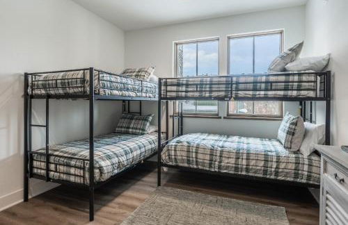 Newly Built Updated 3 Bed 2 and a half bath Creekhouse at Snowcrk Resort 1463 Amazing Mountain Views - Photo 41