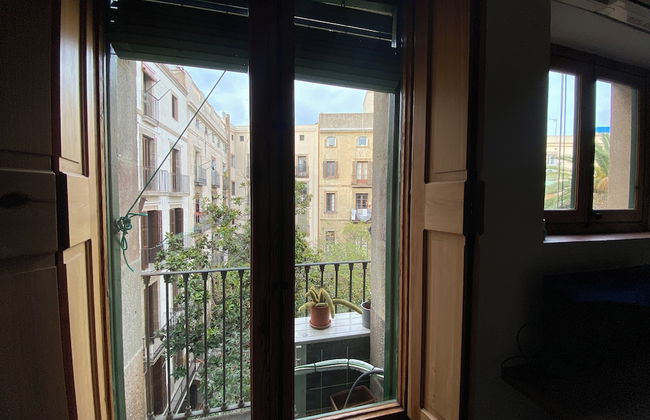 Lovely 2-bed Apartment in Barcelonas Best Location - Photo 22