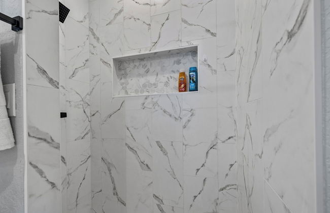 Retreat to a Brand-new Downtown Home 4br/3ba! - Photo 16