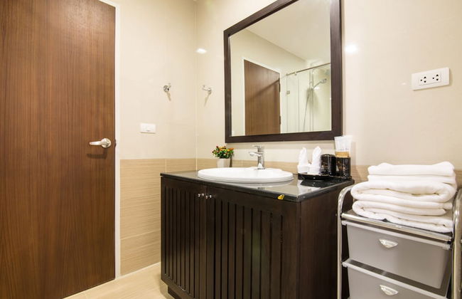 First Choice Grand Suites - Photo 24