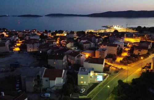 Villa Lumaka Sun - Amazing Home In Brodarica with 4 Bedrooms, Wifi, Outdoor Swimming Pool and Heated Swimming Pool - Photo 15