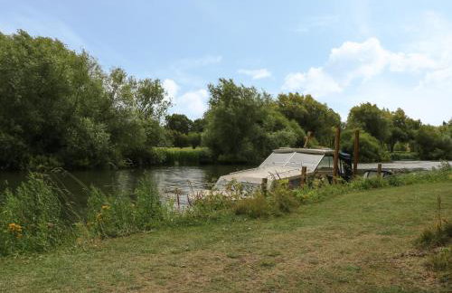 Thames Reach - Photo 22
